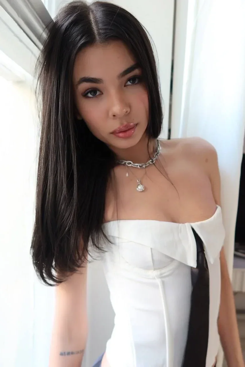 Camila "Brocade" — photo 9