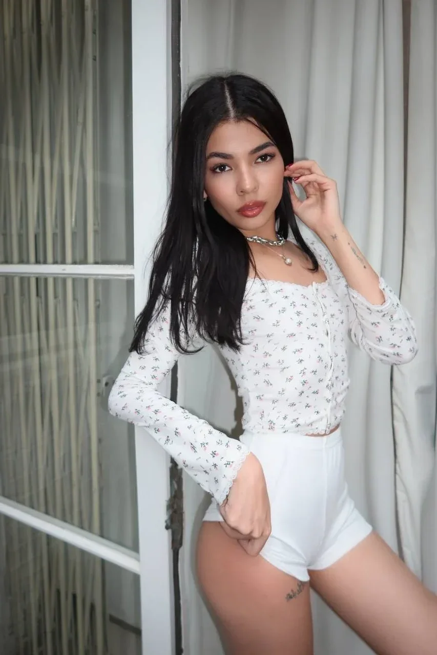 Camila "Brocade" — photo 10