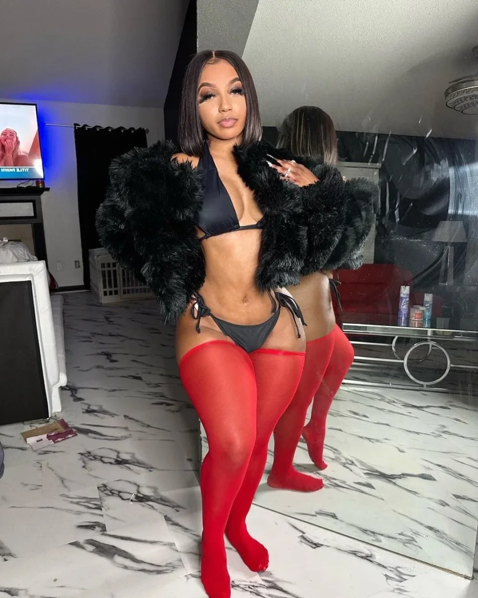Mila Salas 💎 — photo 2