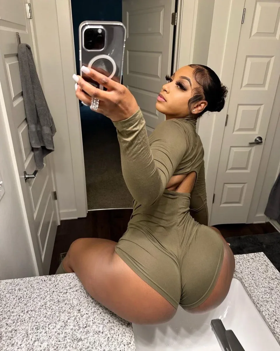 Mila Salas 💎 — photo 4