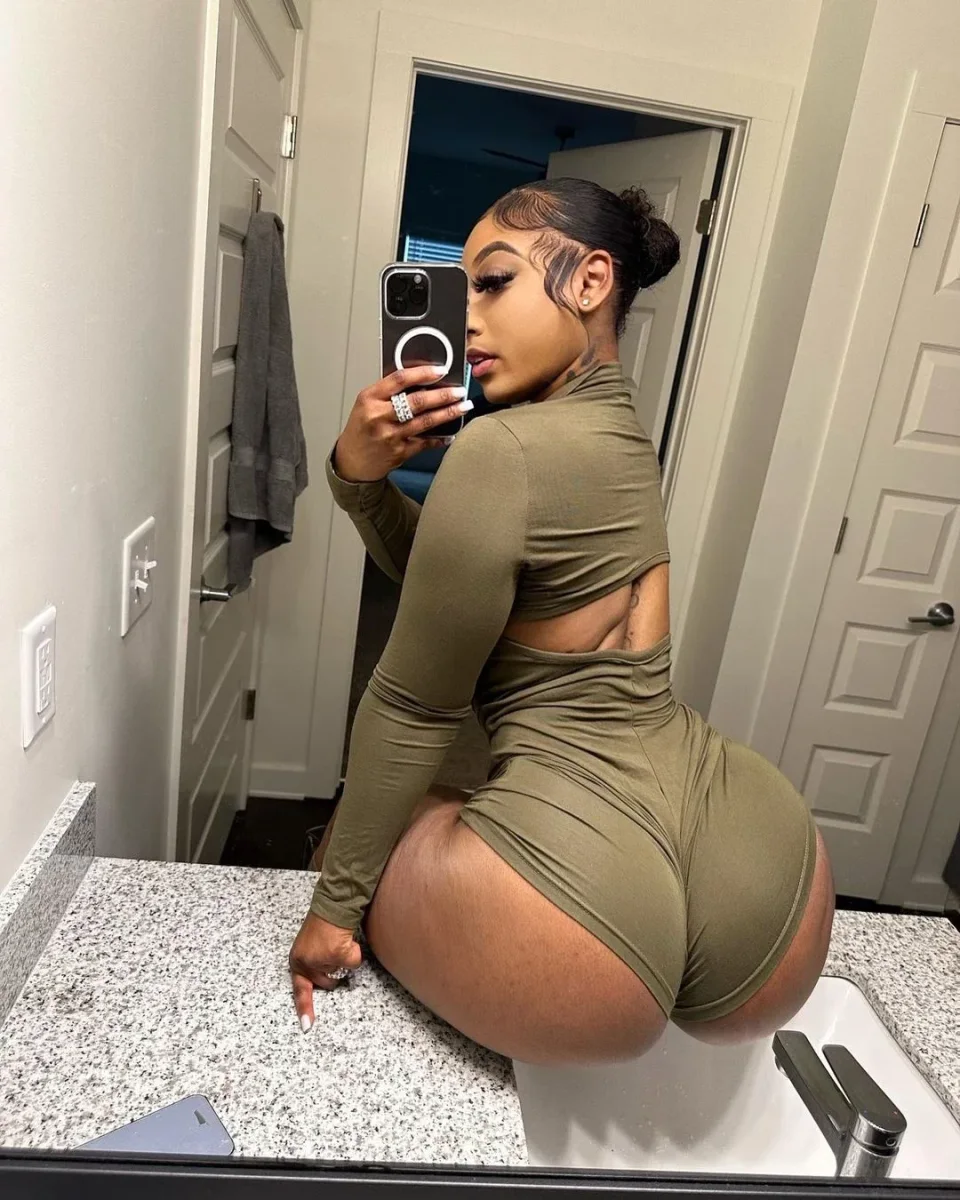 Mila Salas 💎 — photo 6